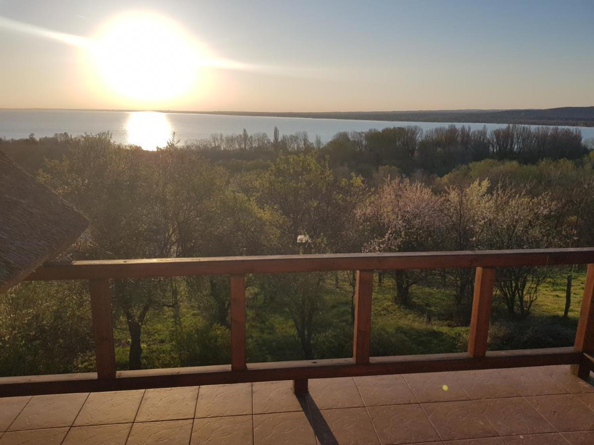 Villa Korozsa Vendeghaz Тихани Екстериор снимка